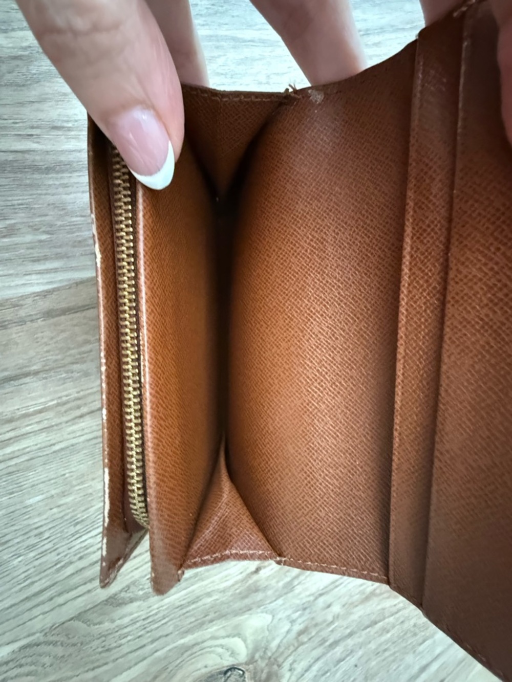 Vintage Louis Vuitton Monogram Wallet - Picture 5 of 10